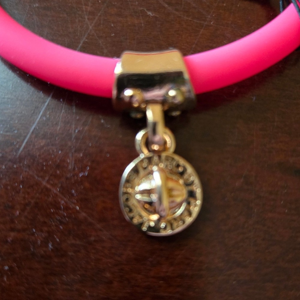 Marc Jacobs Womens Knockout Pink Silicone Bangle Bracelet Gold Tone - Picture 2 of 3